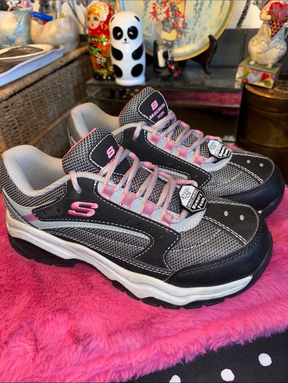 EUC Skechers Work 76601 Biscoe steel toe shoes in a black and pink color scheme